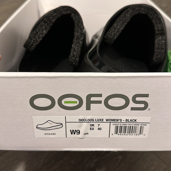 OOFOS Black Mules/Clogs - Picture 3 of 7